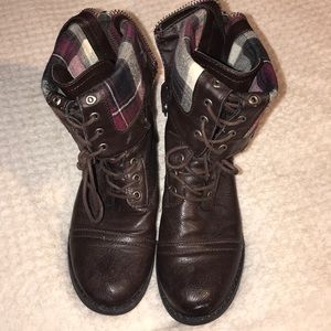Combat boots